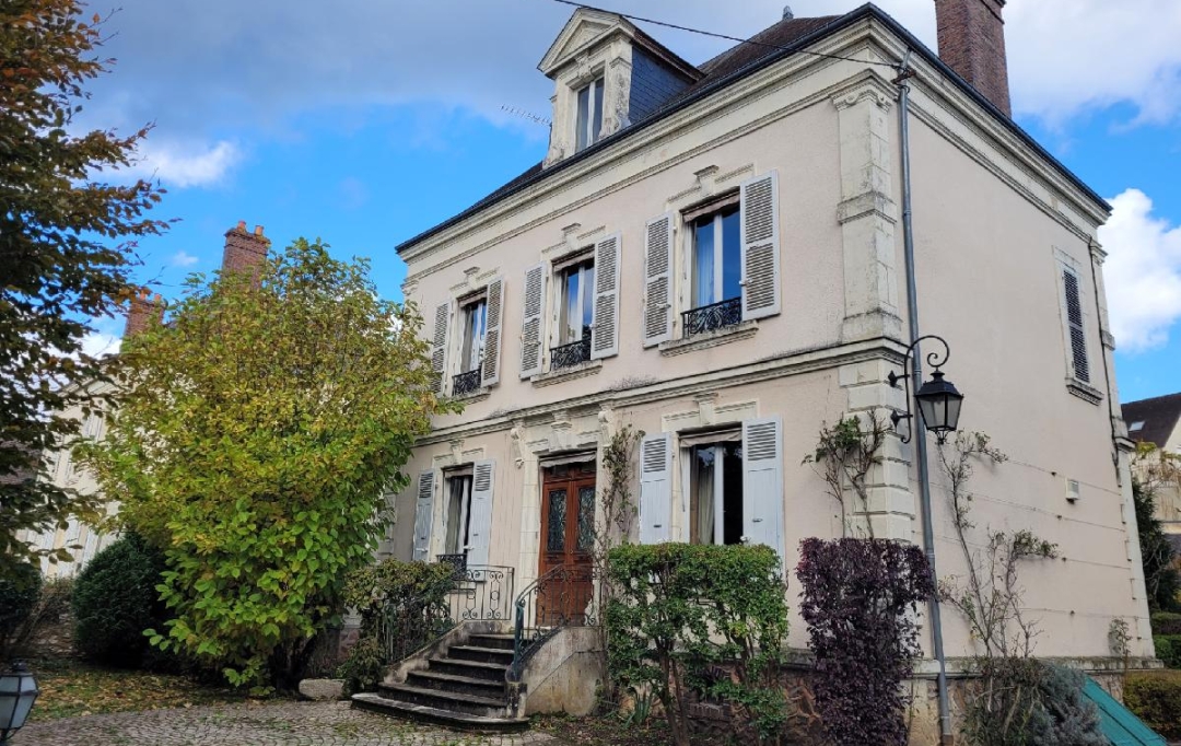 PERCHE VAL D`HUISNE IMMOBILIER : House | NOGENT-LE-ROTROU (28400) | 283 m2 | 450 000 € 