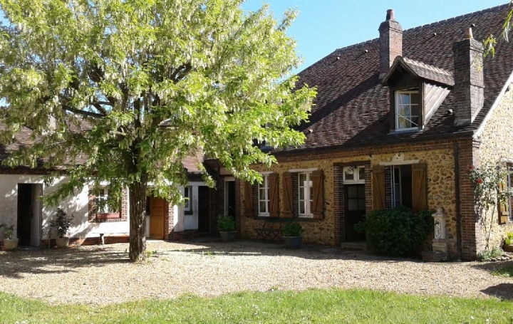 Maison LA CROIX-DU-PERCHE 305 m2 295 000 € Maison LA CROIX-DU-PERCHE 305 m2 295 000 €