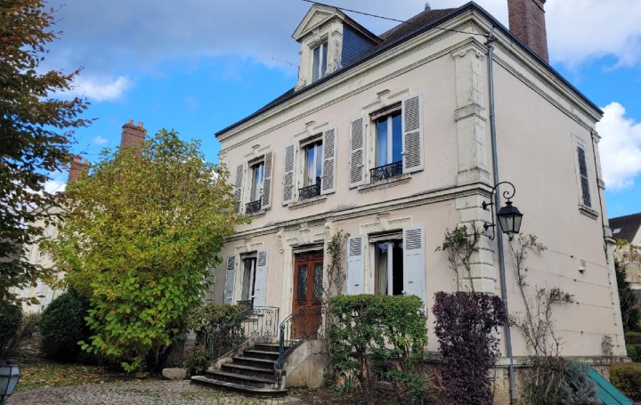 Maison NOGENT-LE-ROTROU 283 m2 450 000 € Maison NOGENT-LE-ROTROU 283 m2 450 000 €